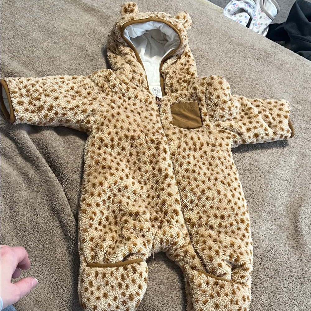 Wonder Nation Tan and Brown Fuzzy Kids Footie